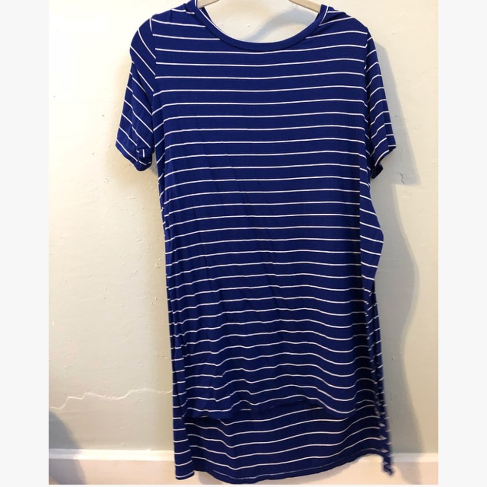 E.Leigh’s blue striped t shirt